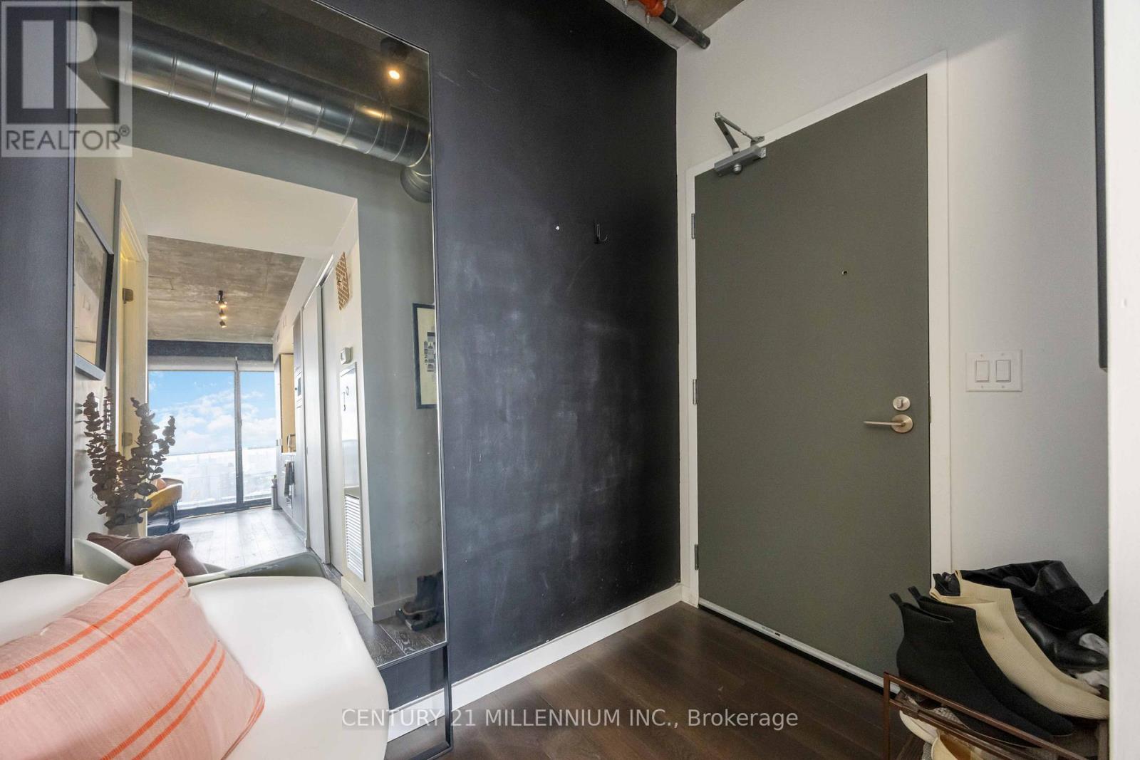 2409 - 170 Bayview Avenue, Toronto (Moss Park), Ontario  M5A 0M4 - Photo 4 - C12609660