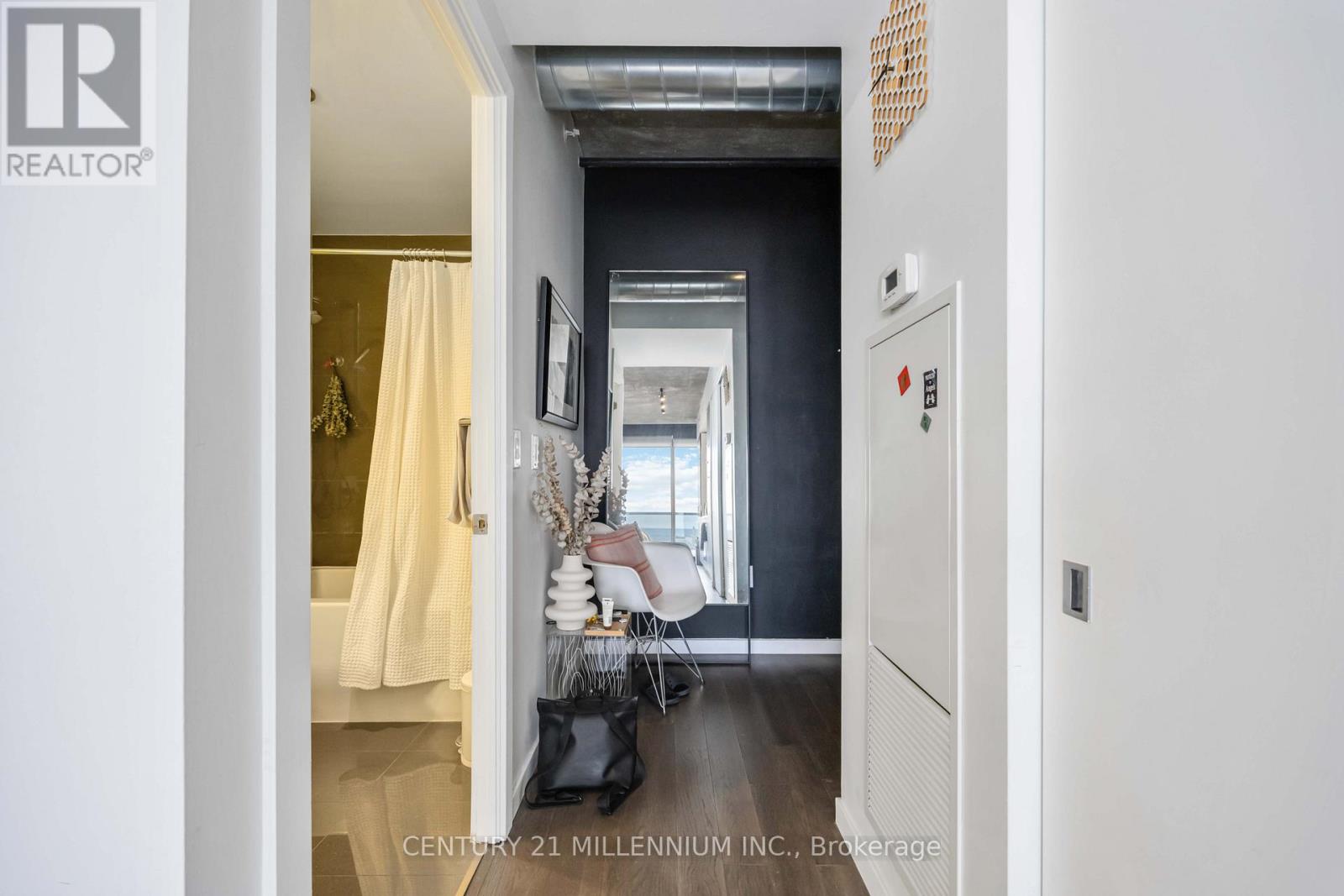 2409 - 170 Bayview Avenue, Toronto (Moss Park), Ontario  M5A 0M4 - Photo 5 - C12609660