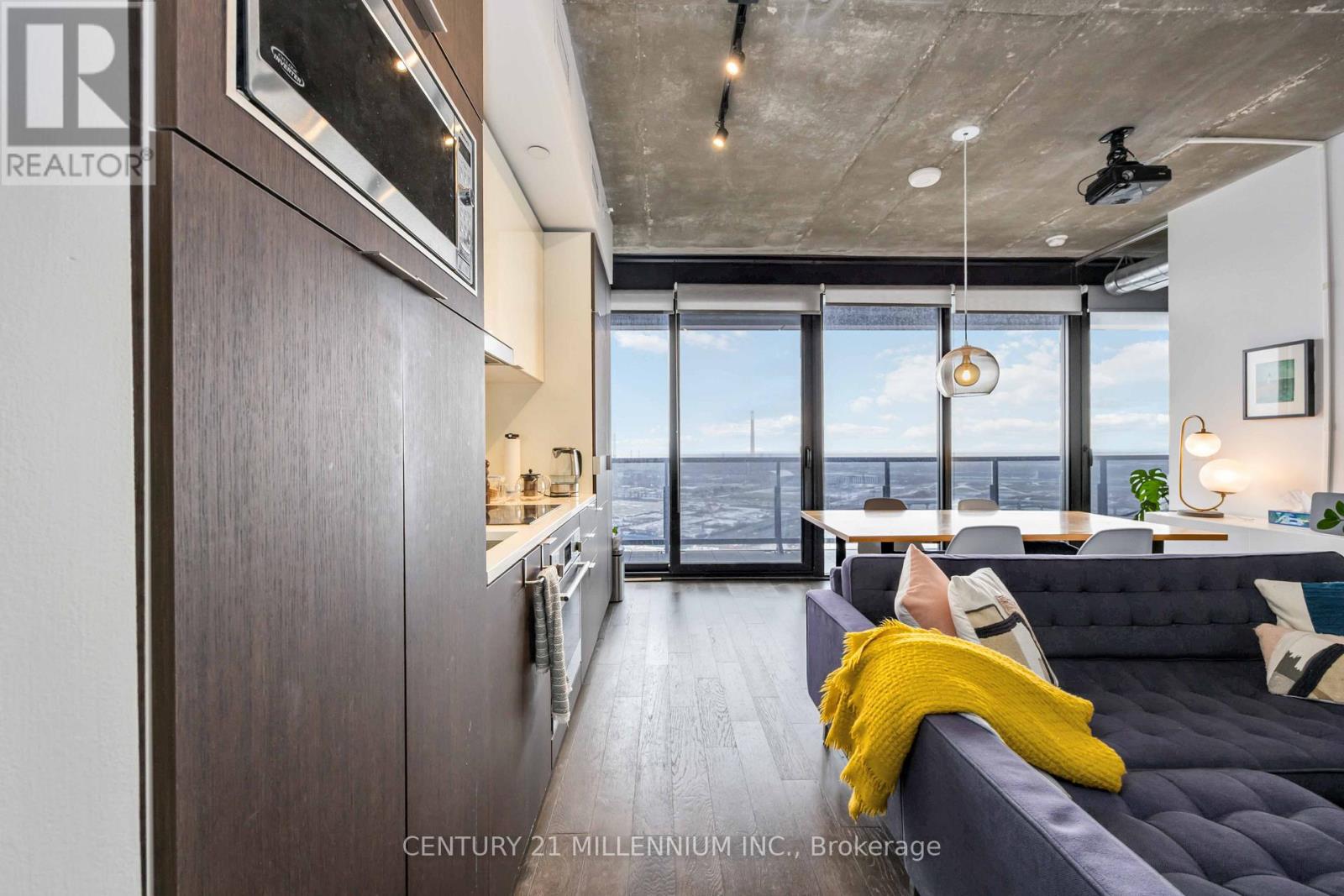 2409 - 170 Bayview Avenue, Toronto (Moss Park), Ontario  M5A 0M4 - Photo 9 - C12609660