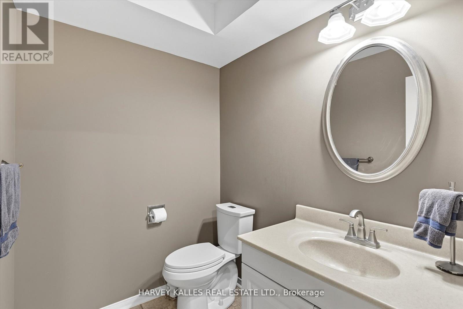 18 Farmstead Road, Toronto (St. Andrew-Windfields), Ontario  M2L 2G2 - Photo 11 - C12609676