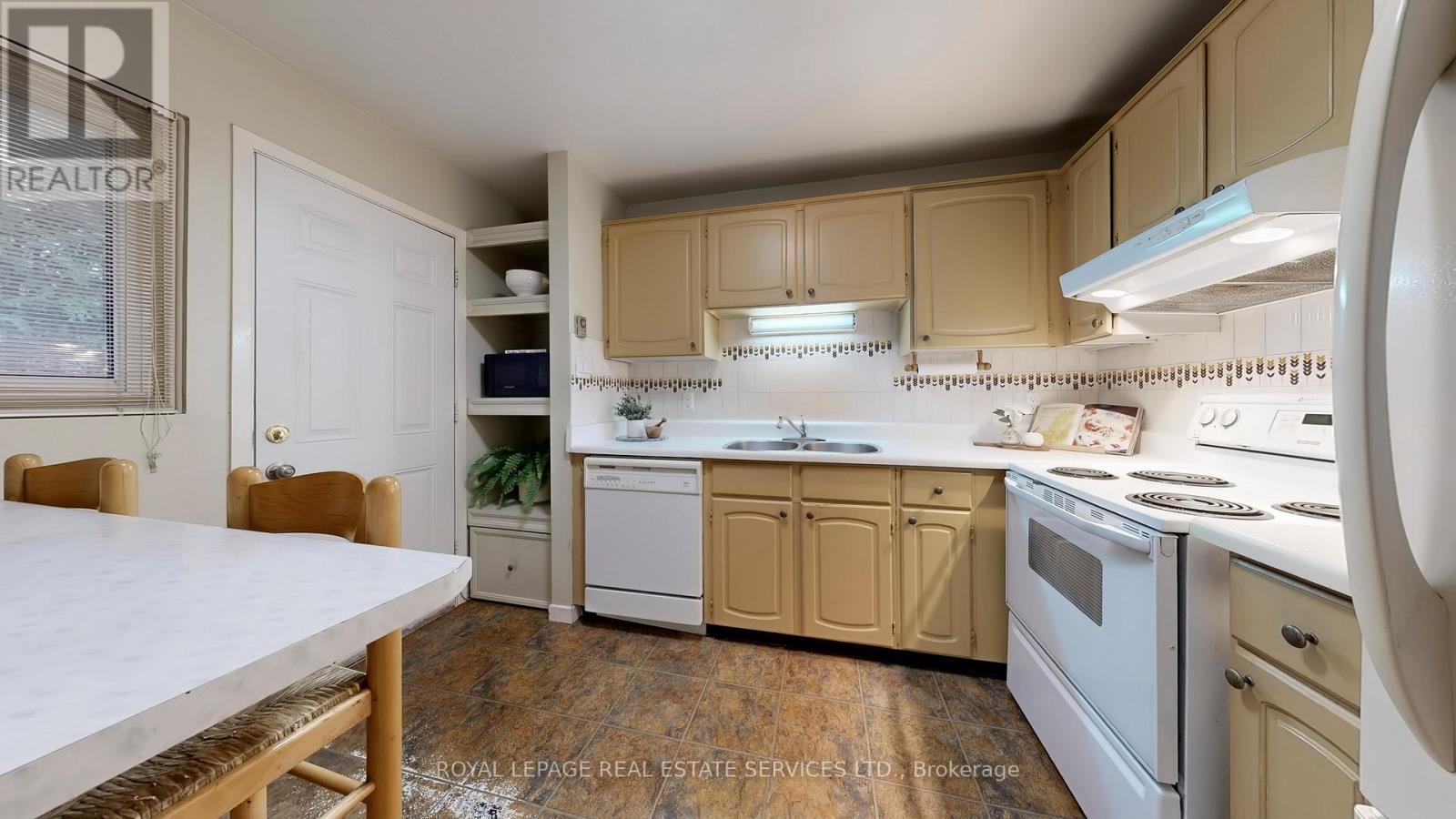 33 - 9 Plum Tree Way, Toronto (Westminster-Branson), Ontario  M2R 3J1 - Photo 7 - C12609706