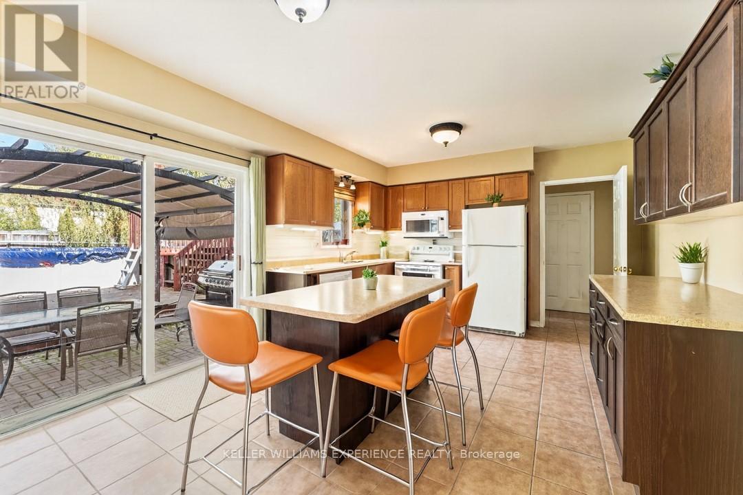 38 Truax Crescent, Essa, Ontario  L3W 0C2 - Photo 10 - N12474464