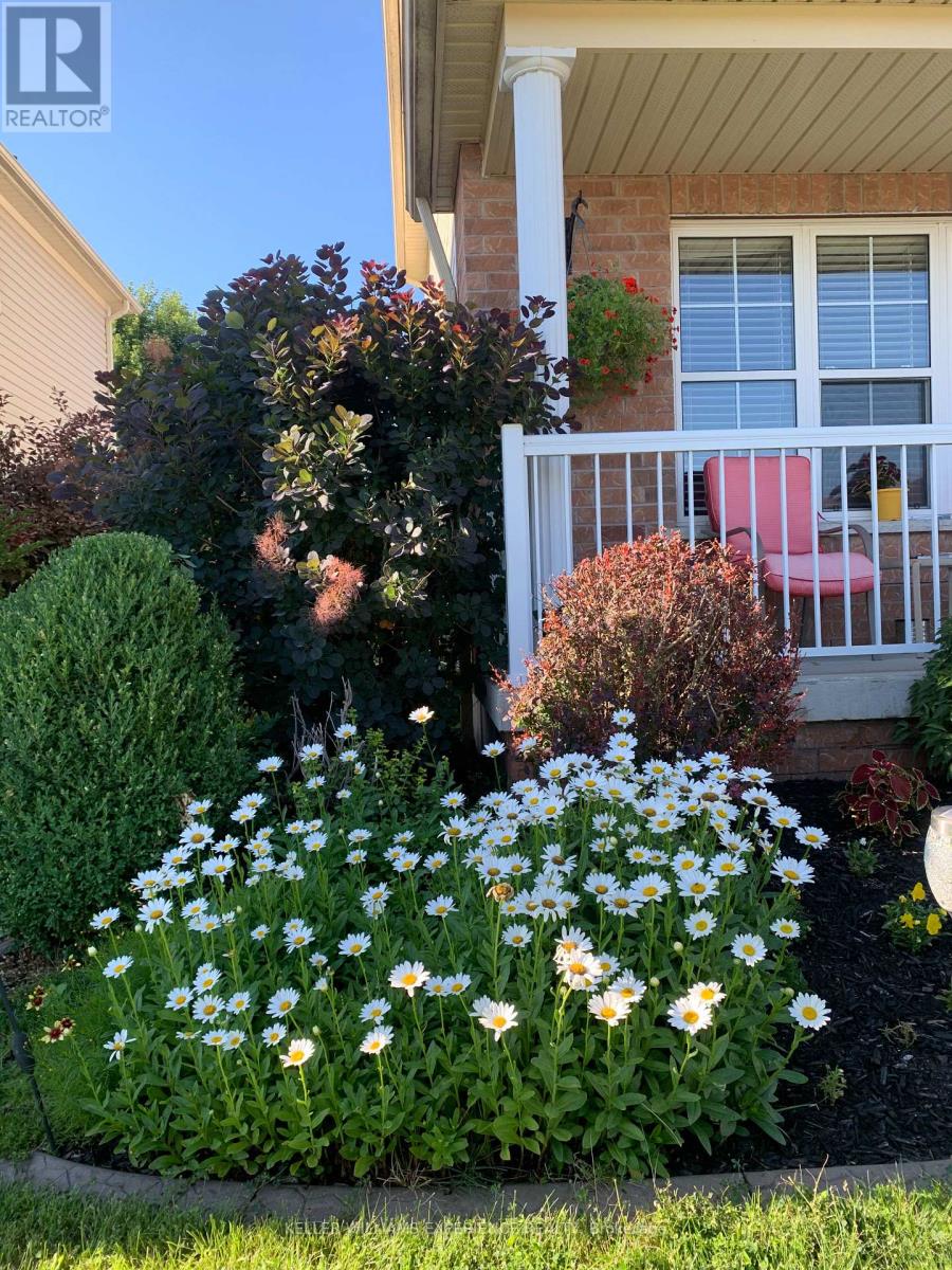 38 Truax Crescent, Essa, Ontario  L3W 0C2 - Photo 4 - N12474464