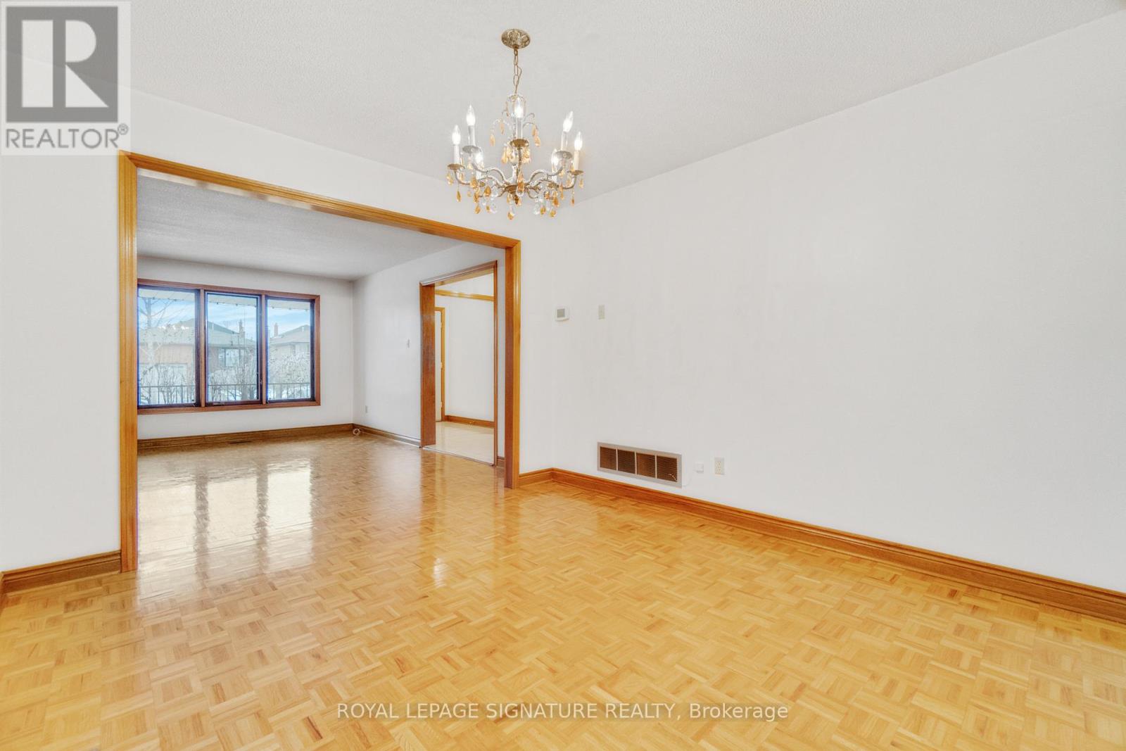 71 Marieta Street, Vaughan (East Woodbridge), Ontario  L4L 7T2 - Photo 13 - N12609332