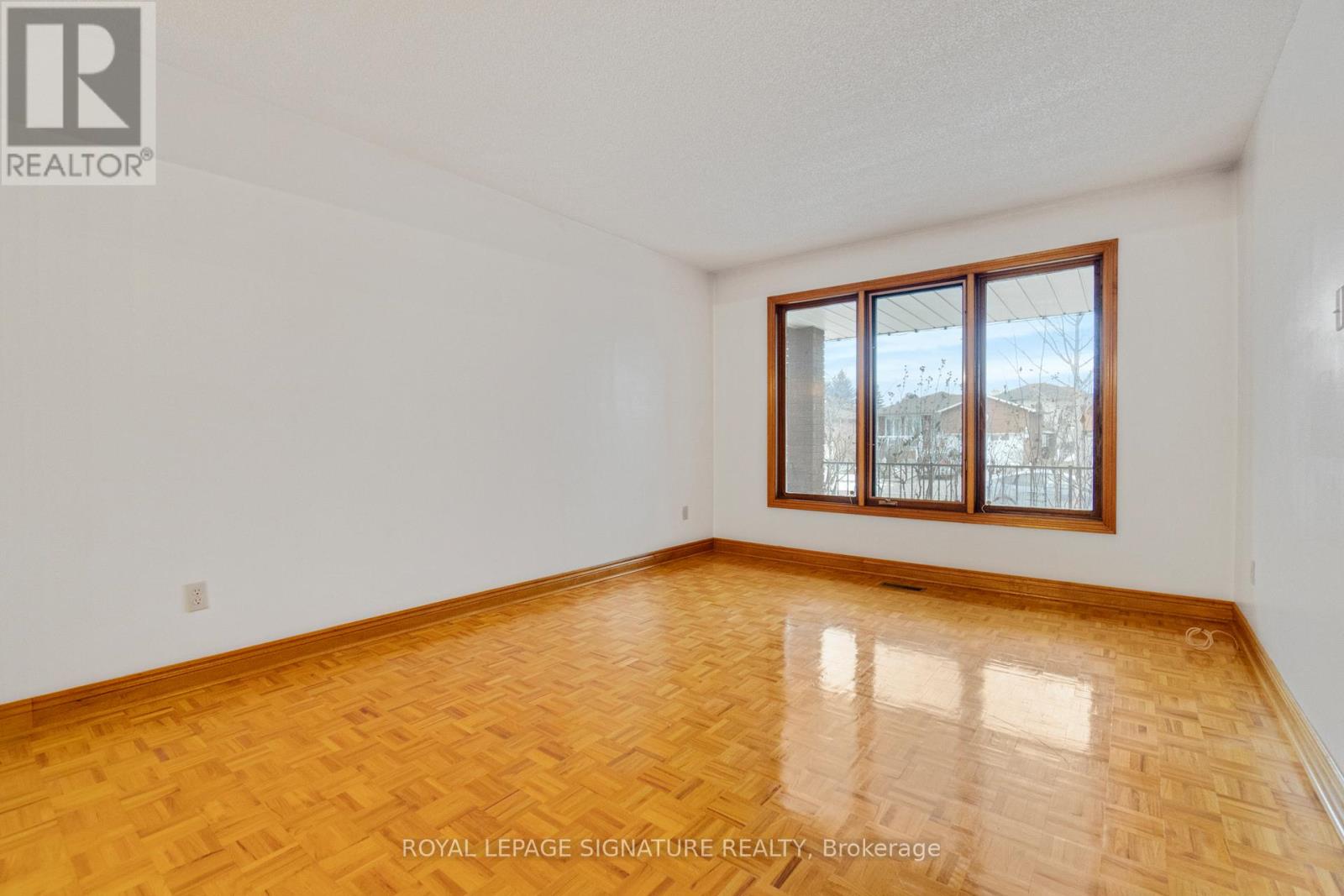 71 Marieta Street, Vaughan (East Woodbridge), Ontario  L4L 7T2 - Photo 5 - N12609332