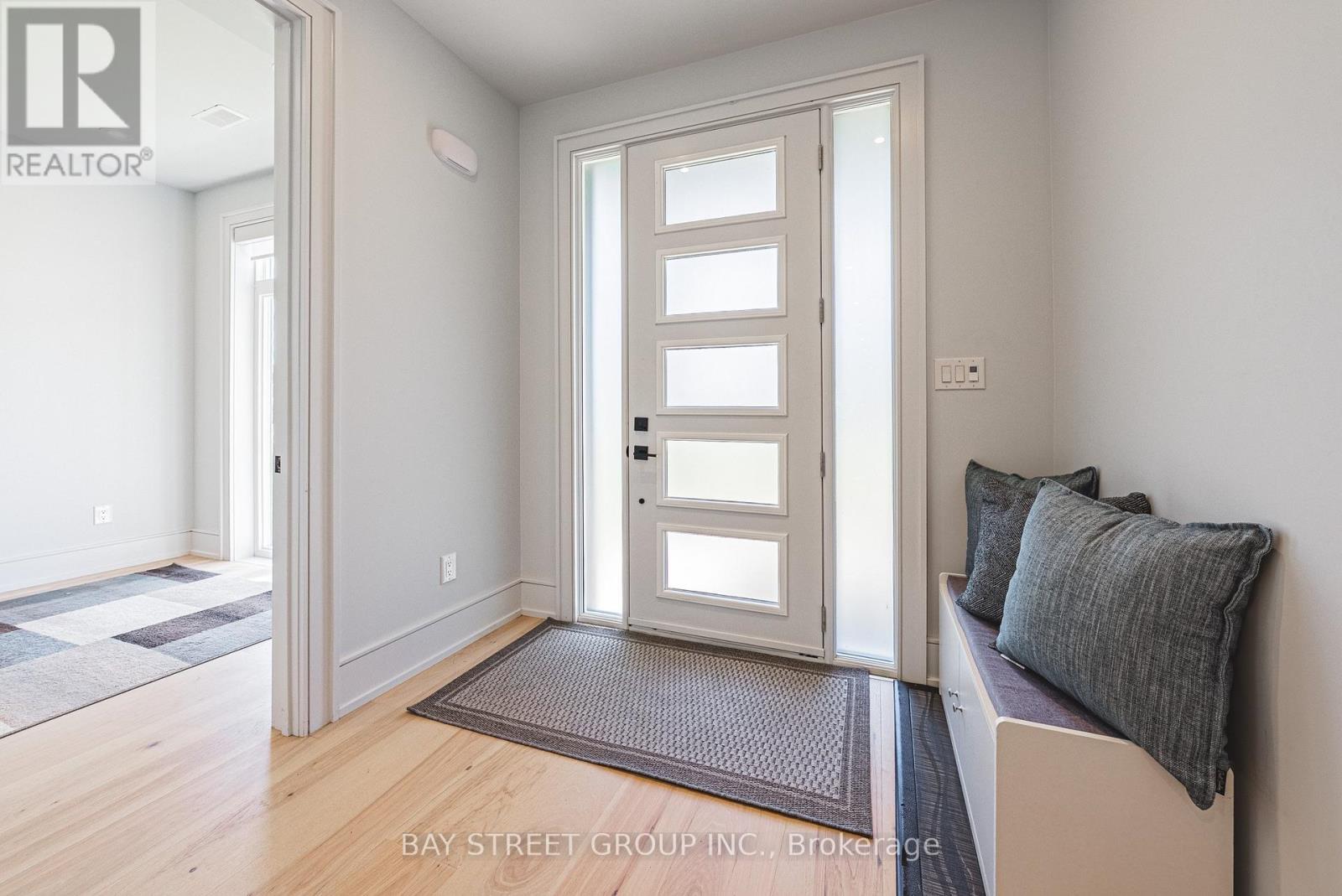 2267 Fifth Line W, Mississauga, Ontario  L5K 1V7 - Photo 4 - W12454521