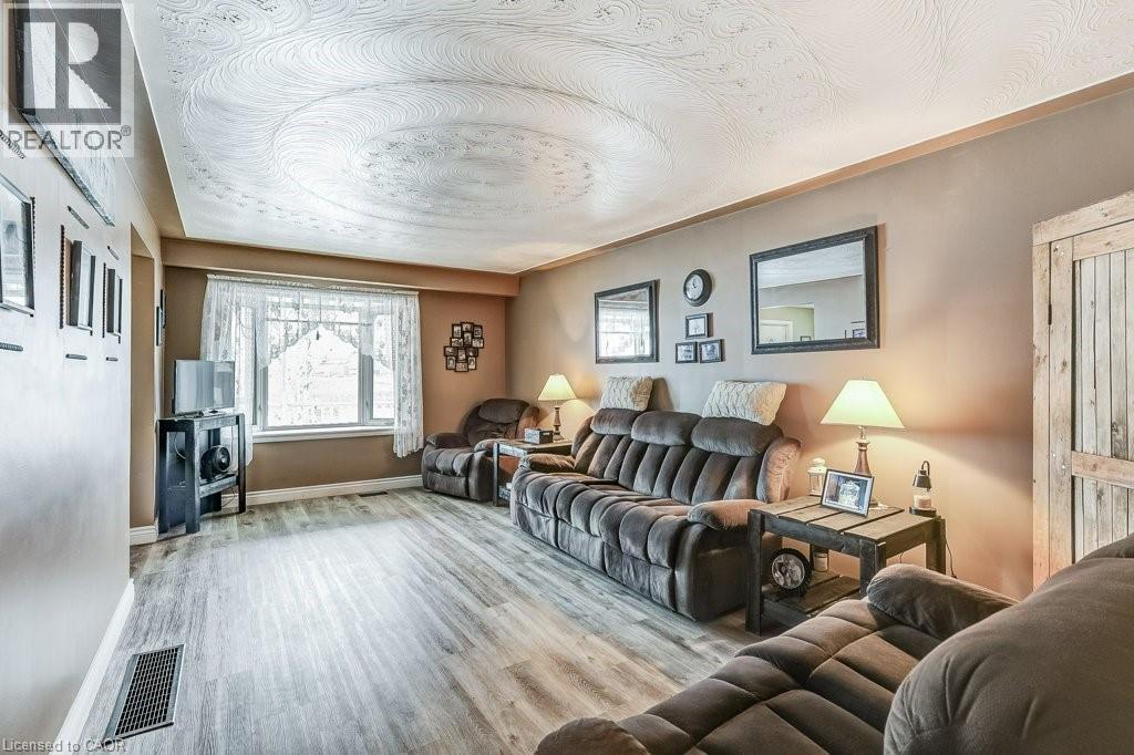 9188 Dickenson Road W, Mount Hope, Ontario  L0R 1W0 - Photo 10 - 40792872