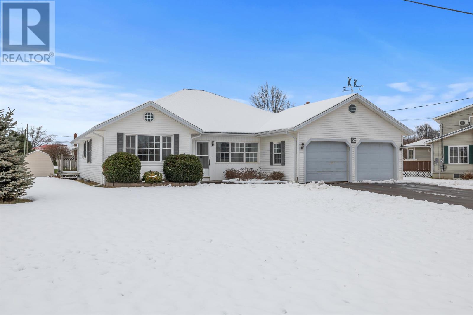 32 Oakland Drive, East Royalty, Prince Edward Island  C1P 1P4 - Photo 1 - 202529177