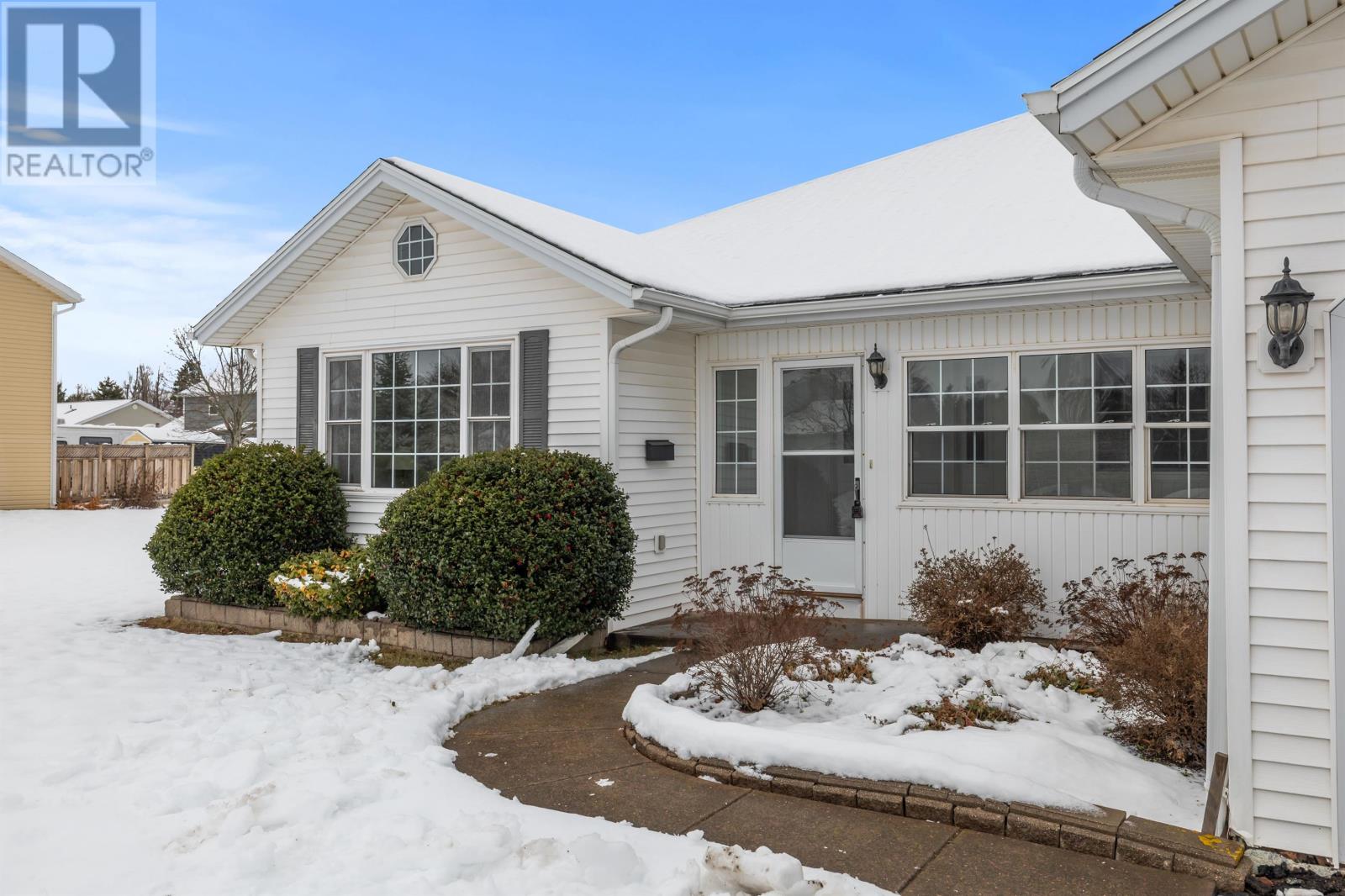 32 Oakland Drive, East Royalty, Prince Edward Island  C1P 1P4 - Photo 2 - 202529177