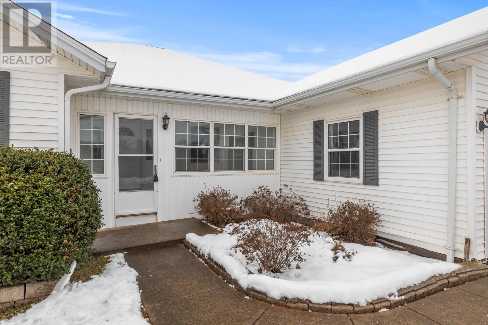 32 Oakland Drive, East Royalty, Prince Edward Island  C1P 1P4 - Photo 3 - 202529177