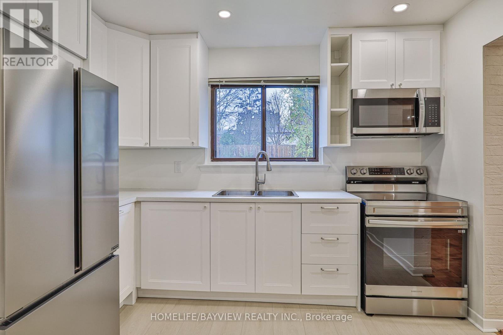 32 Penwick Crescent, Richmond Hill, Ontario  L4C 5B4 - Photo 10 - N12609728