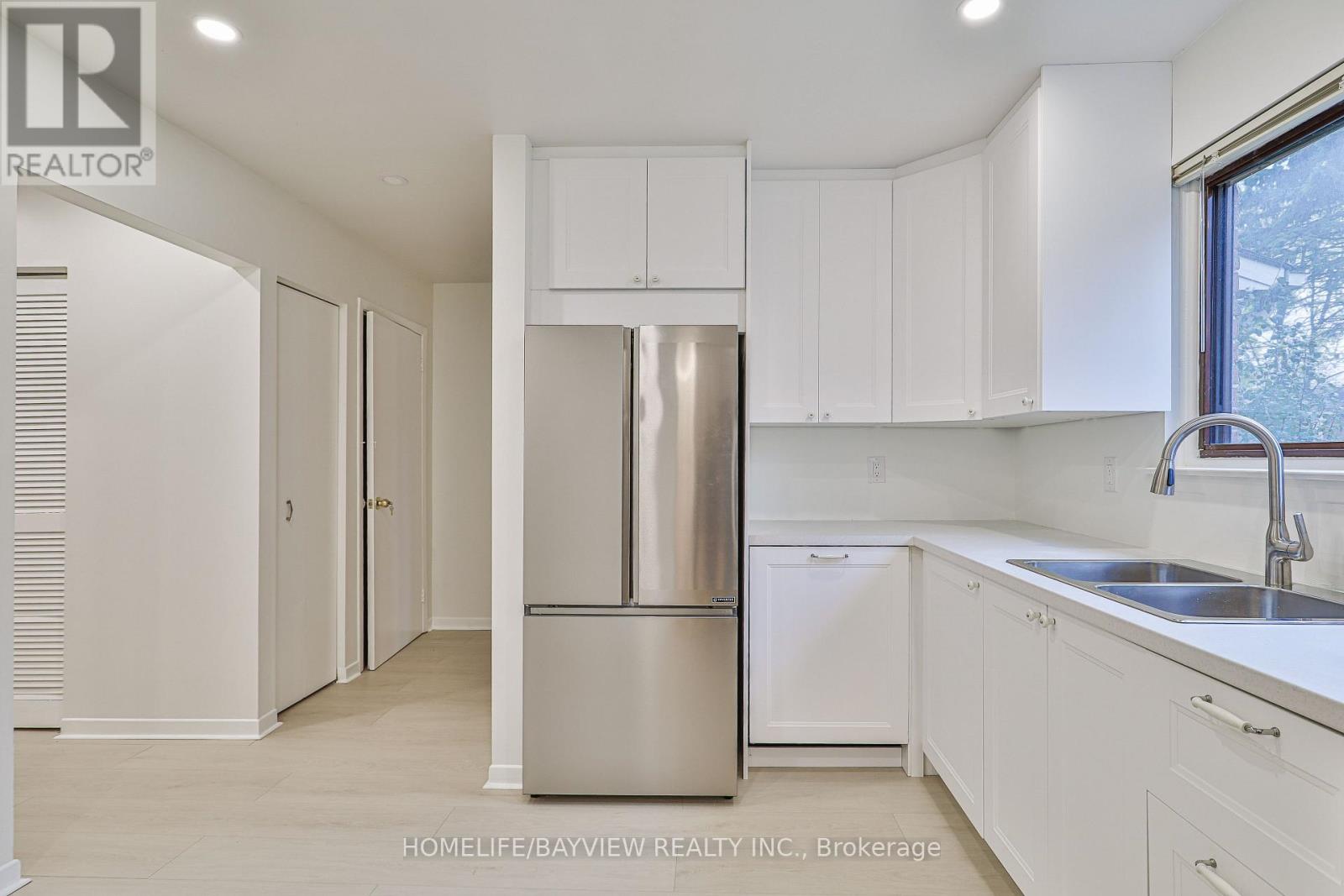 32 Penwick Crescent, Richmond Hill, Ontario  L4C 5B4 - Photo 11 - N12609728