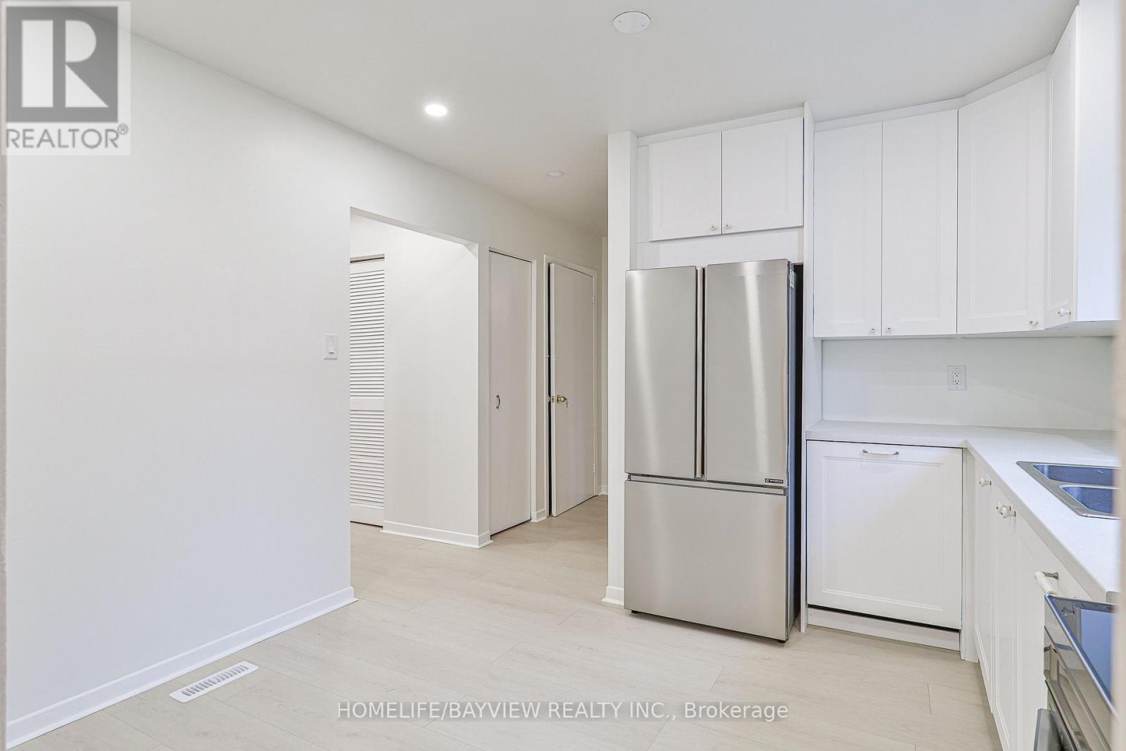 32 Penwick Crescent, Richmond Hill, Ontario  L4C 5B4 - Photo 12 - N12609728