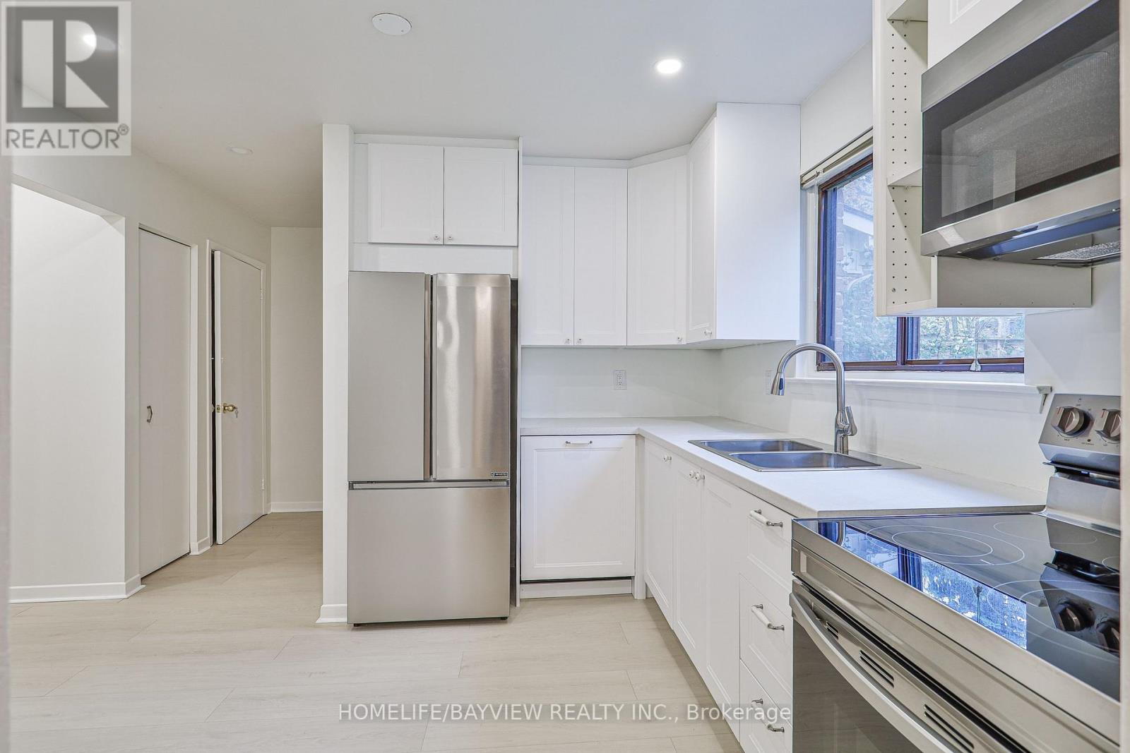 32 Penwick Crescent, Richmond Hill, Ontario  L4C 5B4 - Photo 13 - N12609728