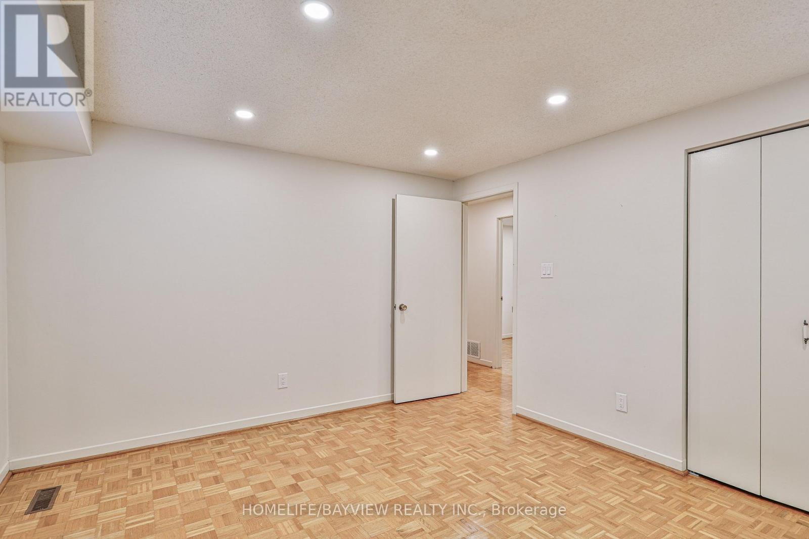 32 Penwick Crescent, Richmond Hill, Ontario  L4C 5B4 - Photo 16 - N12609728