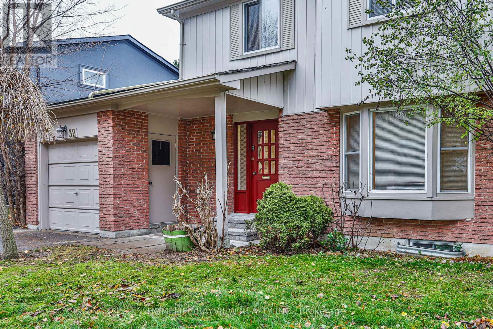 32 Penwick Crescent, Richmond Hill, Ontario  L4C 5B4 - Photo 2 - N12609728