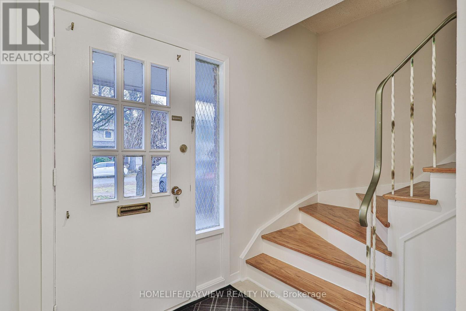 32 Penwick Crescent, Richmond Hill, Ontario  L4C 5B4 - Photo 3 - N12609728