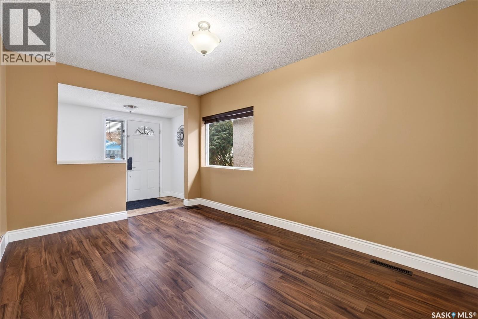 1216 Mctavish Street, Regina, Saskatchewan  S4T 3V7 - Photo 3 - SK025333