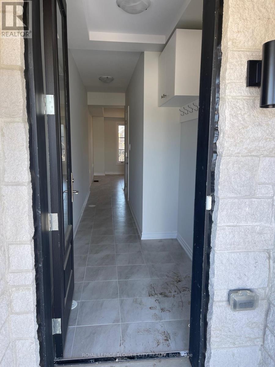 5993 Saigon Street, Mississauga, Ontario  L5V 3B2 - Photo 2 - W12609612