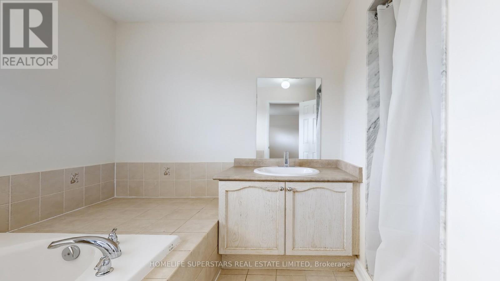 4783 Apple Blossom Circle, Mississauga, Ontario  L5V 3C7 - Photo 28 - W12609634