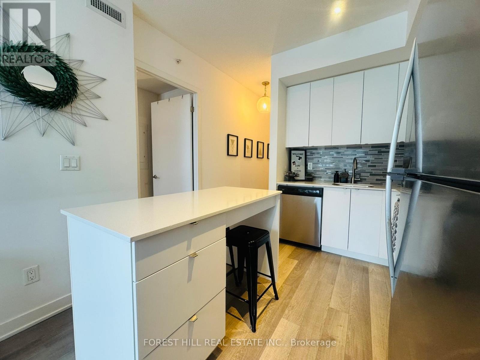 C408 - 5260 Dundas Street, Burlington, Ontario  L7R 3X4 - Photo 4 - W12609644