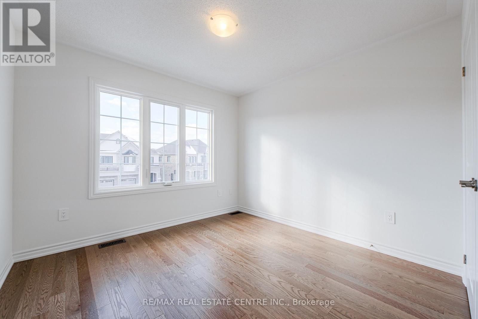 1467 Savoline Boulevard, Milton (Walker), Ontario  L9E 2G5 - Photo 21 - W12609654