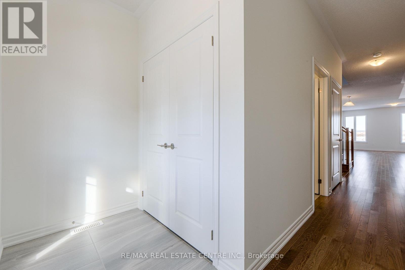 1467 Savoline Boulevard, Milton (Walker), Ontario  L9E 2G5 - Photo 5 - W12609654