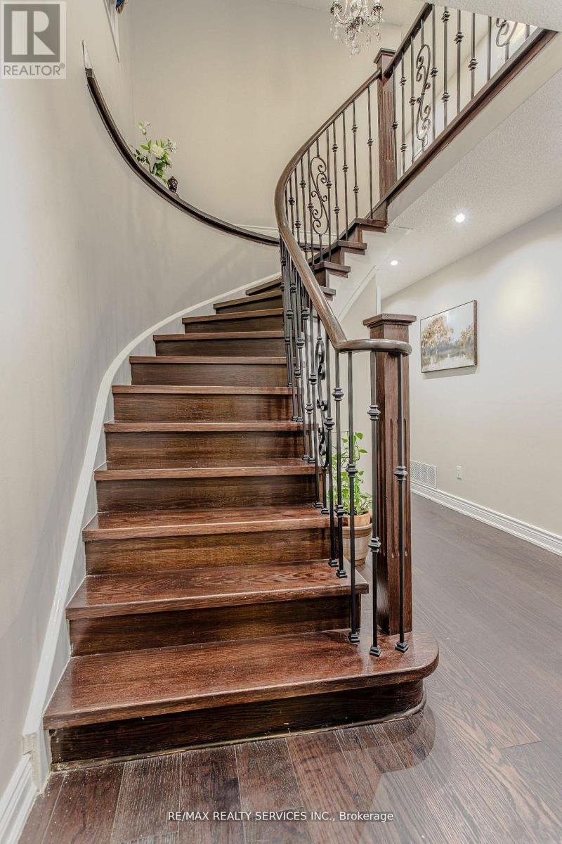 32 Heddon Court, Brampton (Heart Lake East), Ontario  L6Z 4H2 - Photo 22 - W12609666