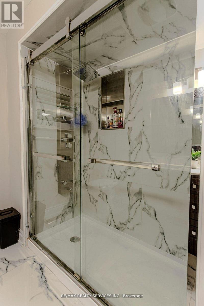 32 Heddon Court, Brampton (Heart Lake East), Ontario  L6Z 4H2 - Photo 37 - W12609666