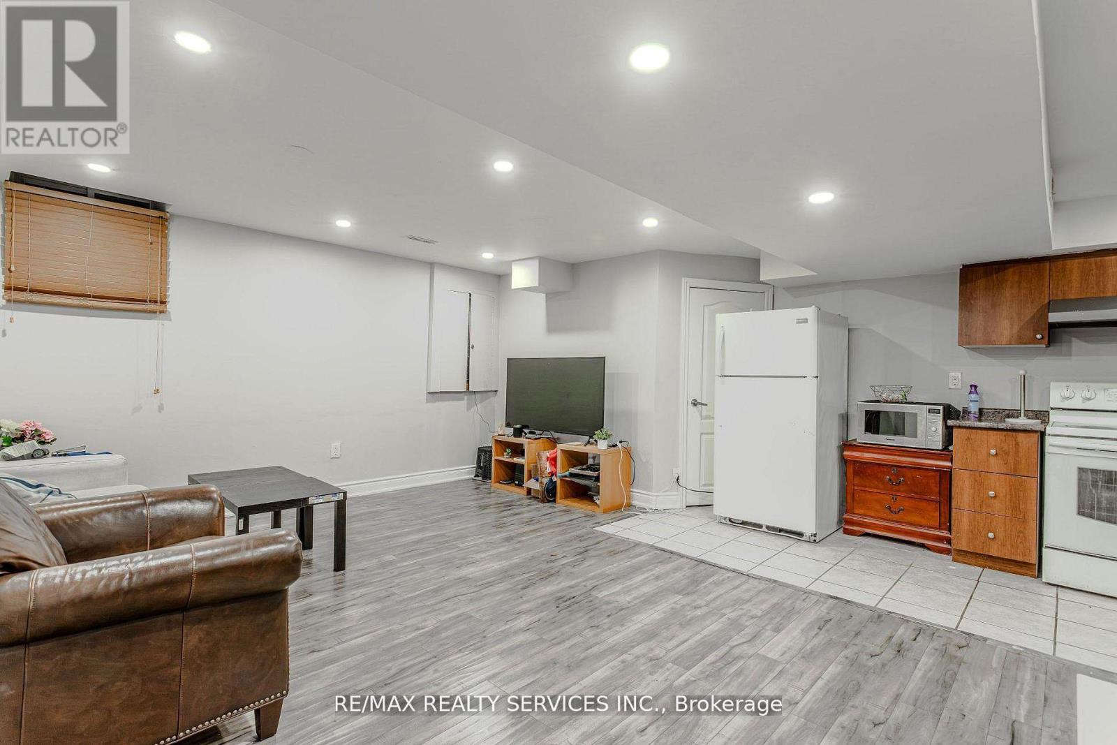 32 Heddon Court, Brampton (Heart Lake East), Ontario  L6Z 4H2 - Photo 39 - W12609666