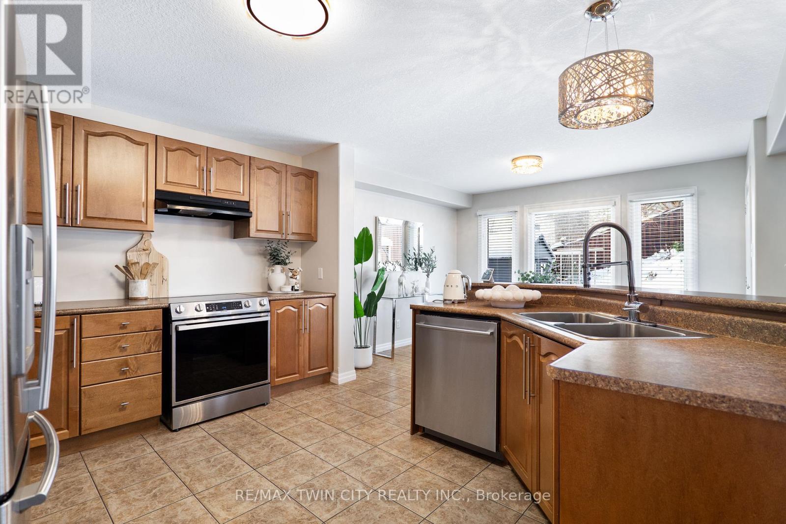 162 Banffshire Street, Kitchener, Ontario  N2R 1W7 - Photo 15 - X12609696