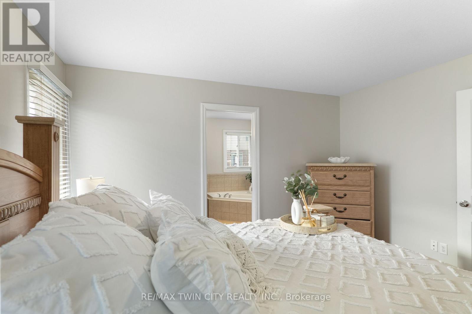 162 Banffshire Street, Kitchener, Ontario  N2R 1W7 - Photo 27 - X12609696