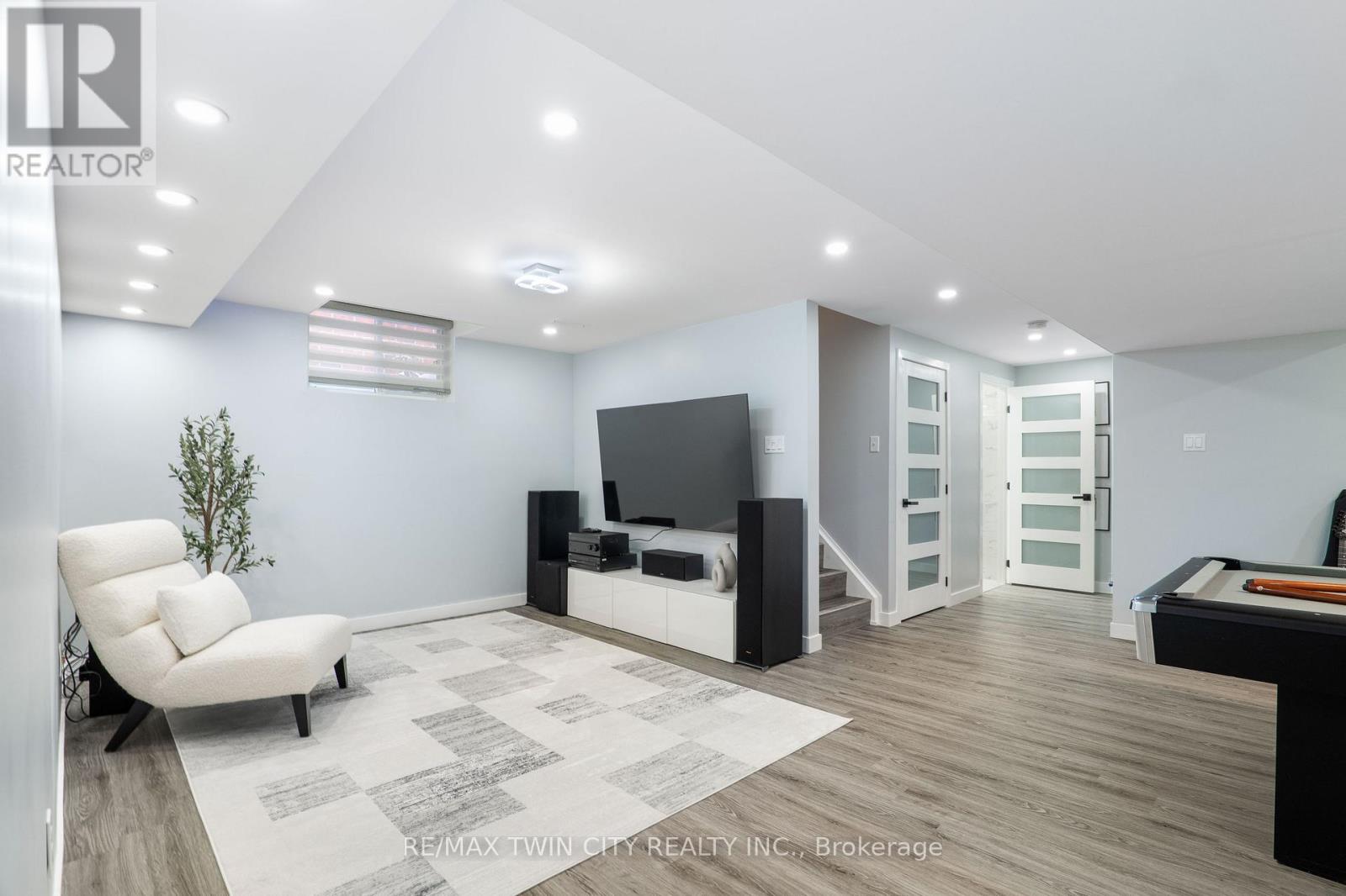 162 Banffshire Street, Kitchener, Ontario  N2R 1W7 - Photo 38 - X12609696