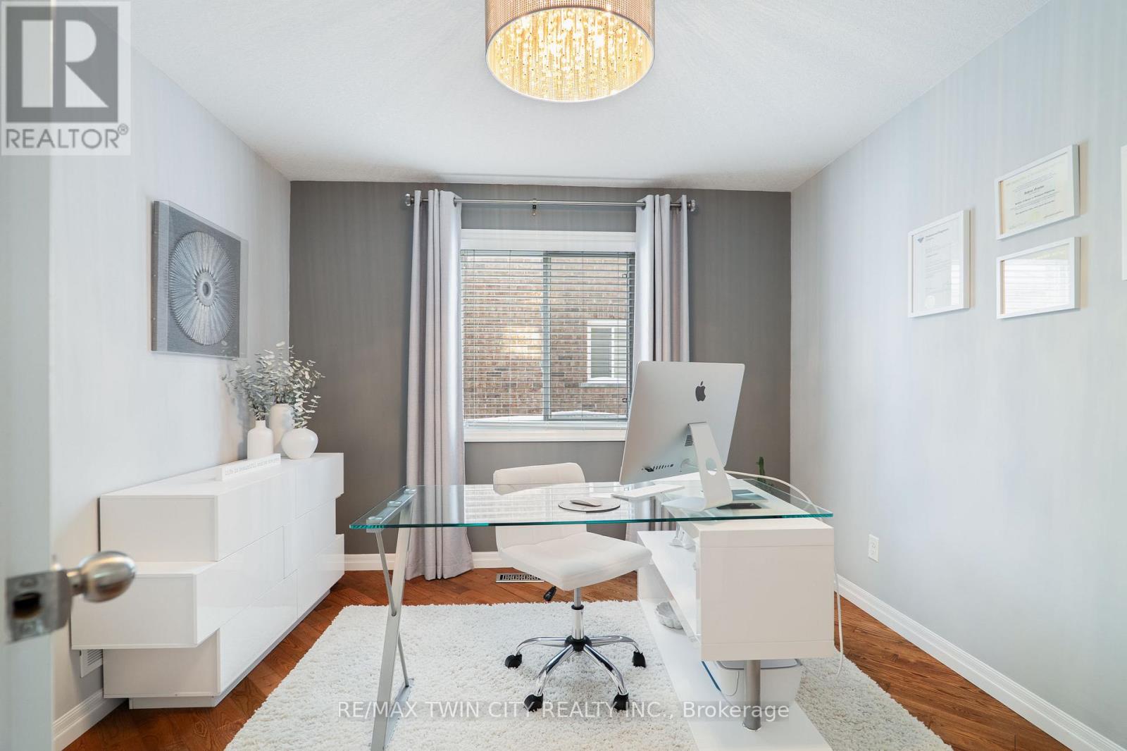 162 Banffshire Street, Kitchener, Ontario  N2R 1W7 - Photo 5 - X12609696