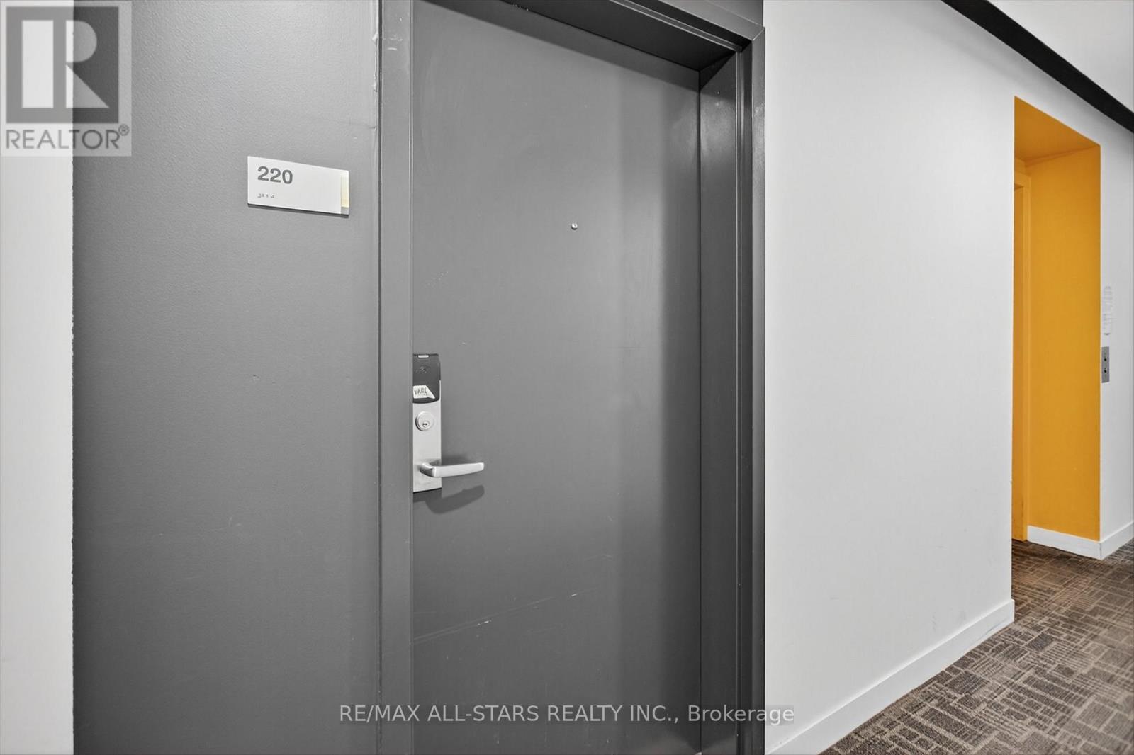 220 - 1800 Simcoe Street N, Oshawa, Ontario  L1G 4X9 - Photo 3 - E12589974