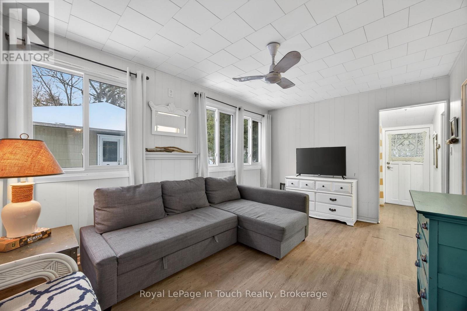 85 Tiny Beaches Road S, Tiny, Ontario  L0L 2J0 - Photo 4 - S12609798