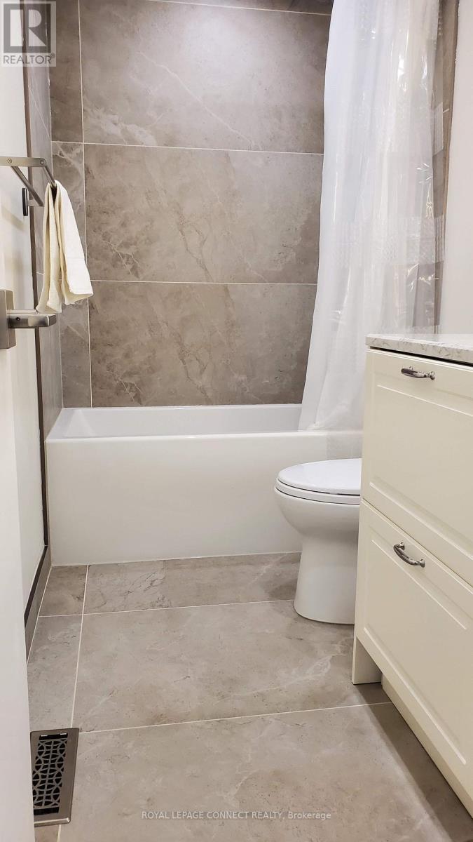 Main Floor - 660 A Chipmunk Street, Pickering, Ontario  L1W 2W1 - Photo 4 - E12596734