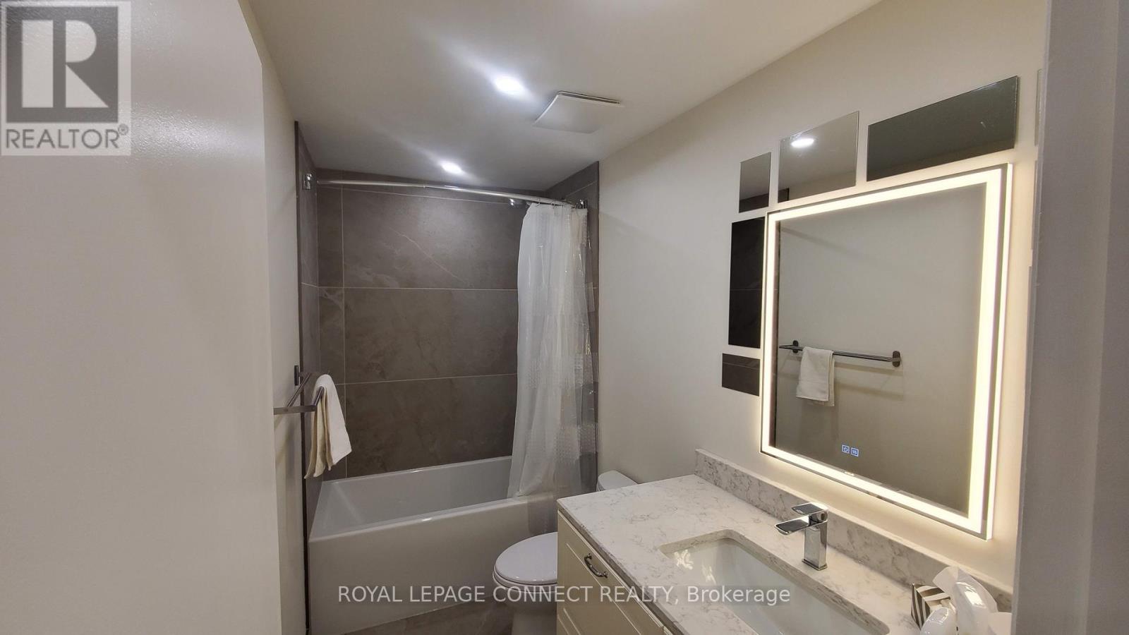 Main Floor - 660 A Chipmunk Street, Pickering, Ontario  L1W 2W1 - Photo 5 - E12596734