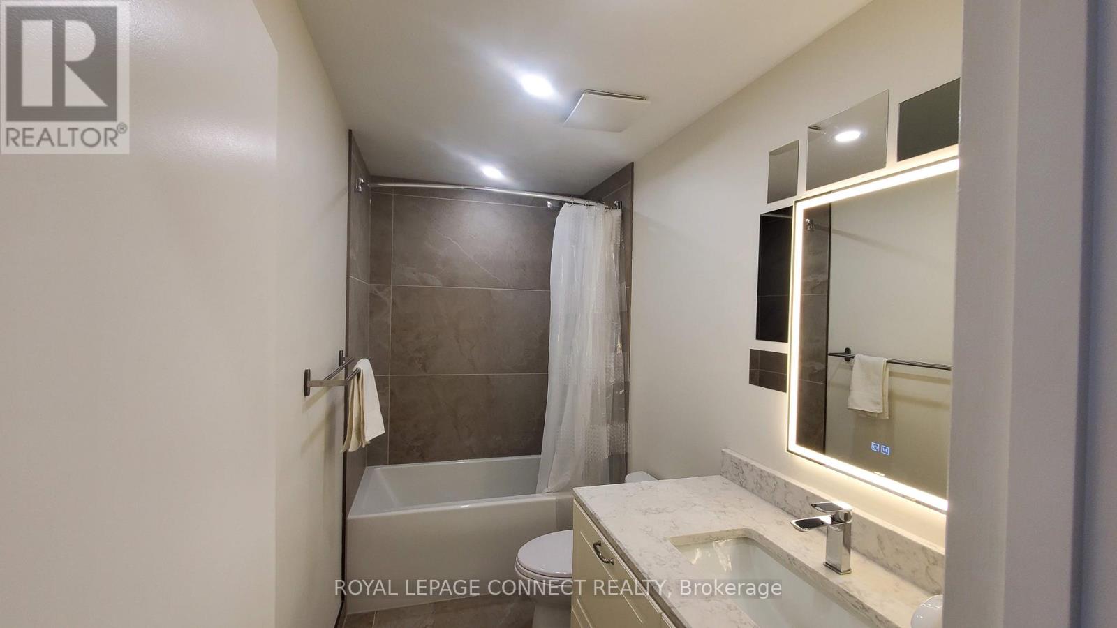 Main Floor - 660 A Chipmunk Street, Pickering, Ontario  L1W 2W1 - Photo 13 - E12596734