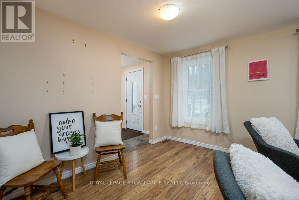 31 Pelham Street, Quinte West (Trenton Ward), Ontario  K8V 4T7 - Photo 10 - X12609844