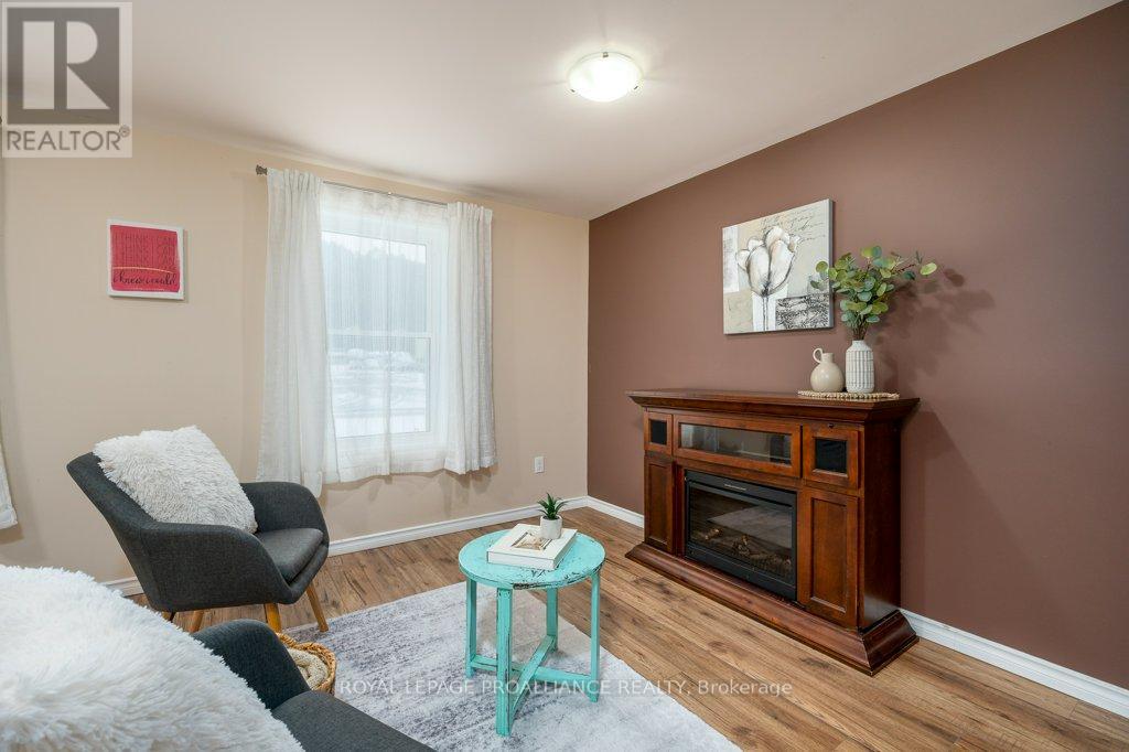 31 Pelham Street, Quinte West (Trenton Ward), Ontario  K8V 4T7 - Photo 11 - X12609844