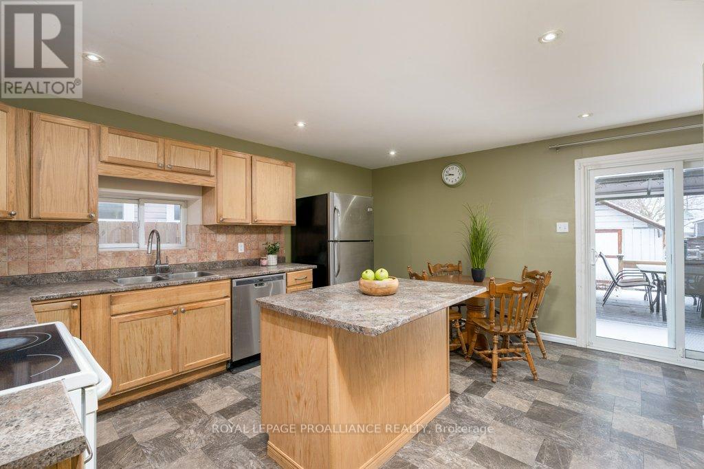 31 Pelham Street, Quinte West (Trenton Ward), Ontario  K8V 4T7 - Photo 12 - X12609844