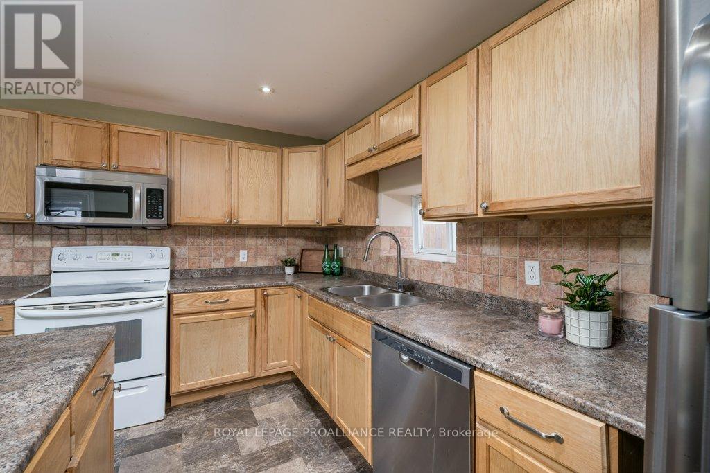 31 Pelham Street, Quinte West (Trenton Ward), Ontario  K8V 4T7 - Photo 14 - X12609844