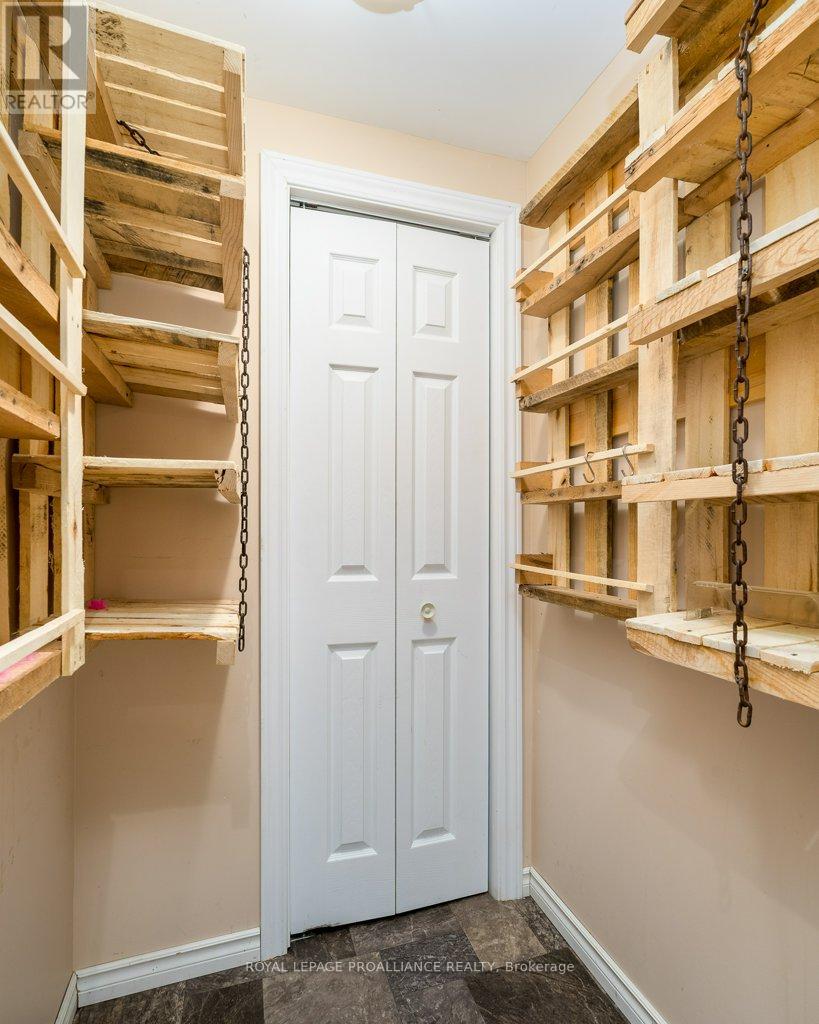 31 Pelham Street, Quinte West (Trenton Ward), Ontario  K8V 4T7 - Photo 17 - X12609844