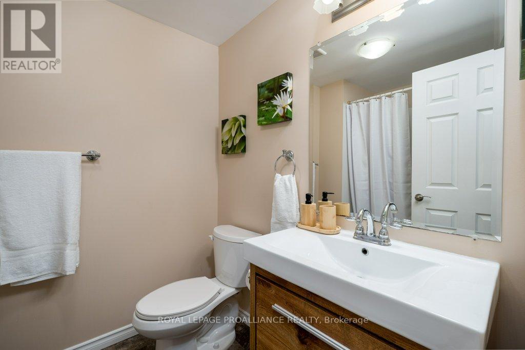 31 Pelham Street, Quinte West (Trenton Ward), Ontario  K8V 4T7 - Photo 18 - X12609844