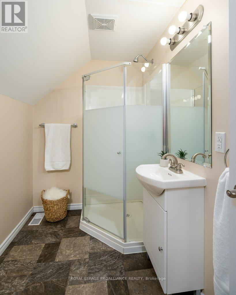 31 Pelham Street, Quinte West (Trenton Ward), Ontario  K8V 4T7 - Photo 24 - X12609844