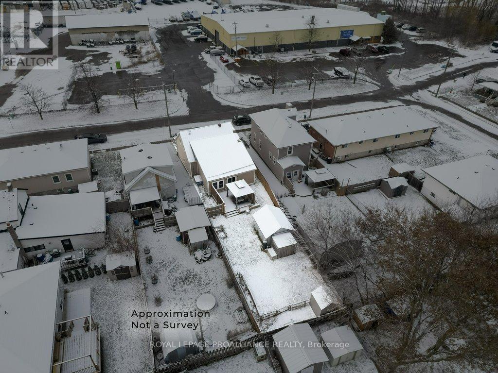 31 Pelham Street, Quinte West (Trenton Ward), Ontario  K8V 4T7 - Photo 4 - X12609844