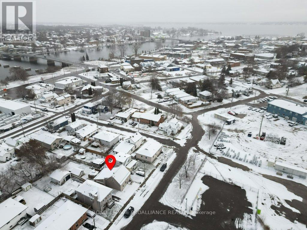 31 Pelham Street, Quinte West (Trenton Ward), Ontario  K8V 4T7 - Photo 6 - X12609844