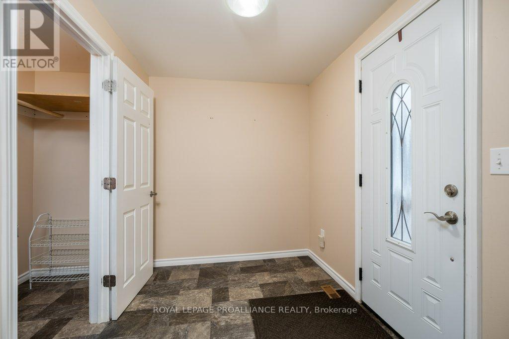 31 Pelham Street, Quinte West (Trenton Ward), Ontario  K8V 4T7 - Photo 7 - X12609844