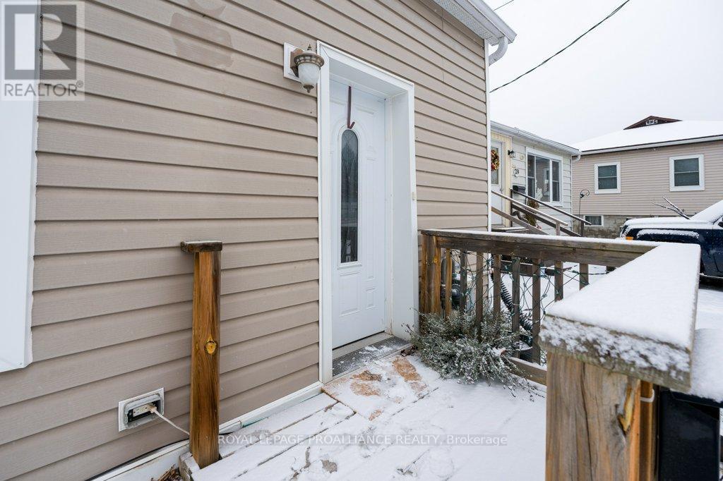 31 Pelham Street, Quinte West (Trenton Ward), Ontario  K8V 4T7 - Photo 8 - X12609844